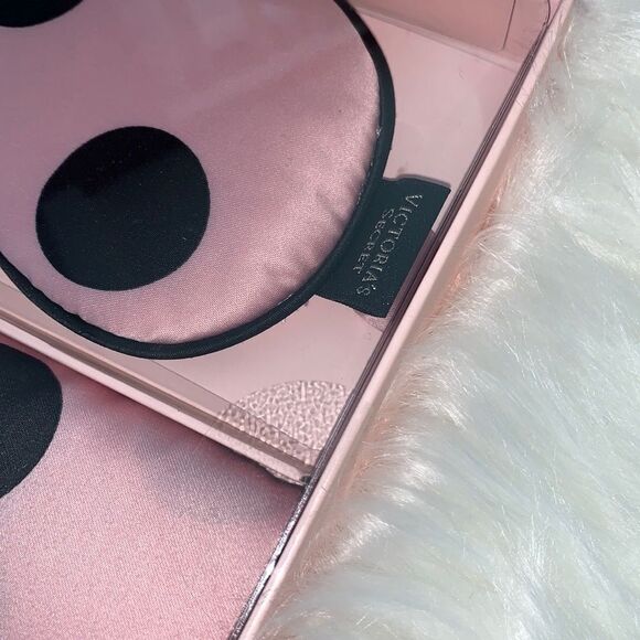 Victoria's SECRET Satin Pillowcase & Eye Mask Set - Picture 7 of 10